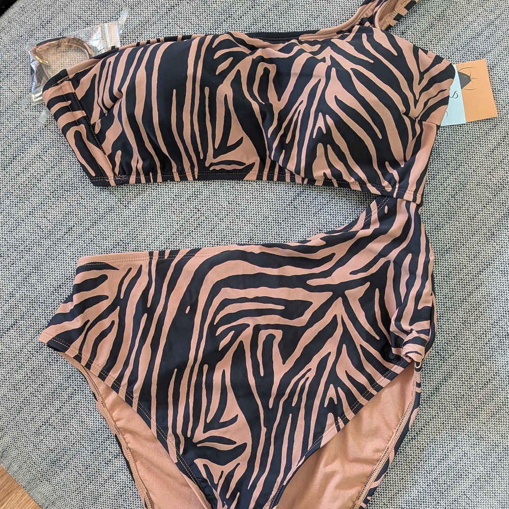 Shade & Shore Black and Tan One Piece Swimsuit